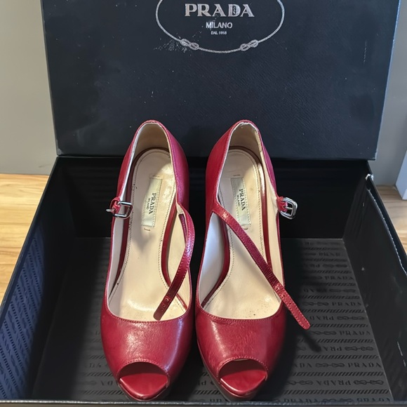 Prada heels - Picture 2 of 8